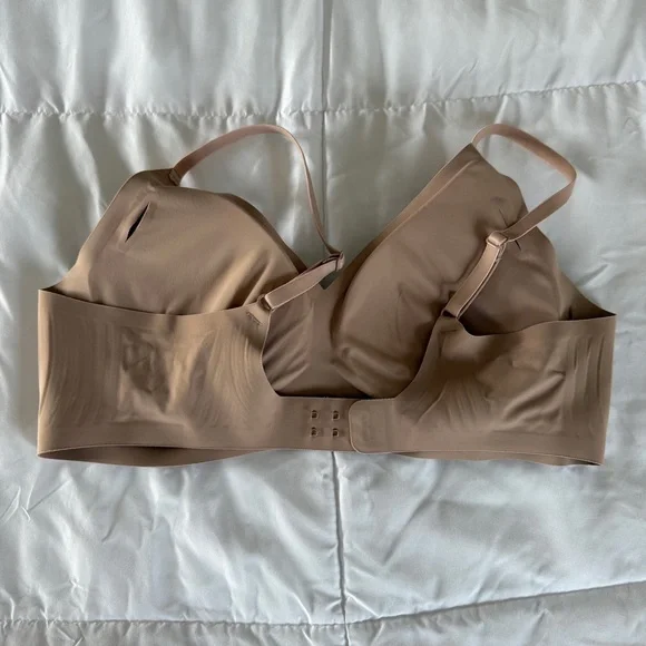 EBY Seamless Wireless Bra L Nude Smoothing Everyday T-Shirt Bra - Picture 3 of 4